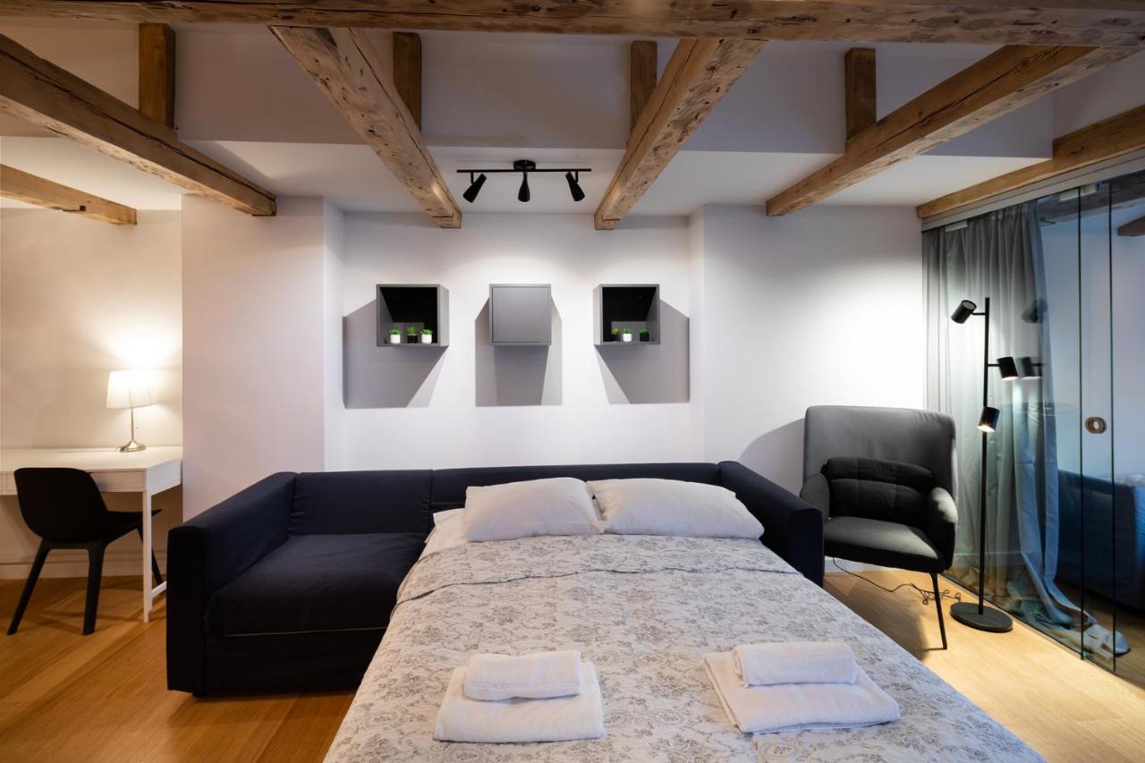 Merkela Loft Apartment Beside Vermanes Park Рига Экстерьер фото
