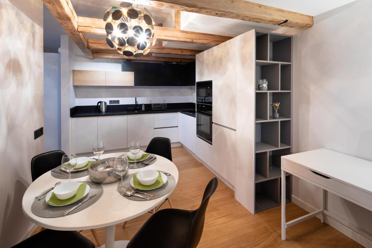 Merkela Loft Apartment Beside Vermanes Park Рига Экстерьер фото