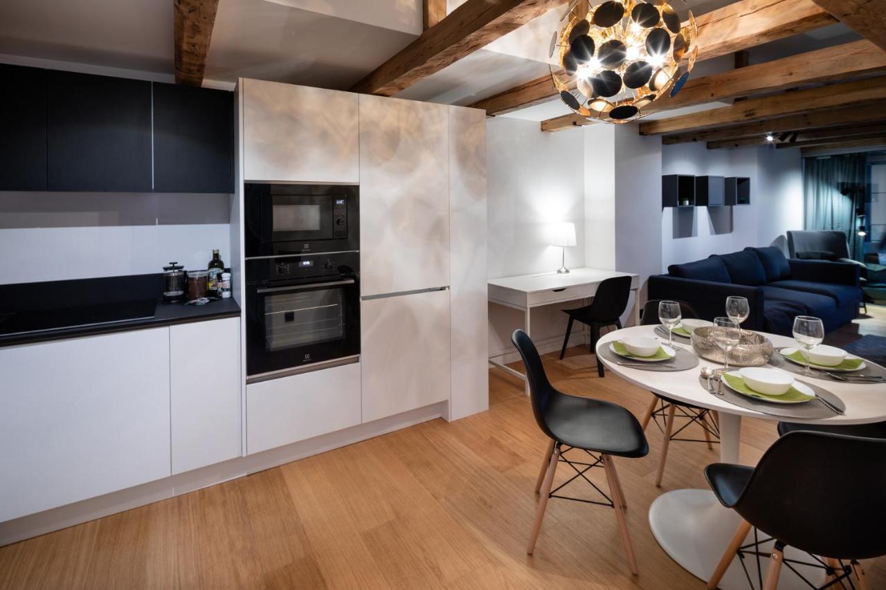 Merkela Loft Apartment Beside Vermanes Park Рига Экстерьер фото