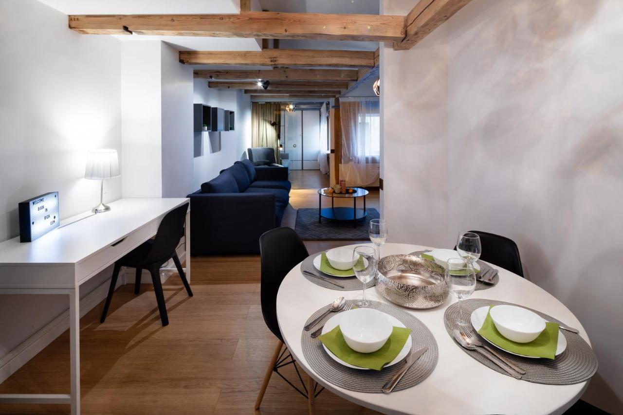 Merkela Loft Apartment Beside Vermanes Park Рига Экстерьер фото