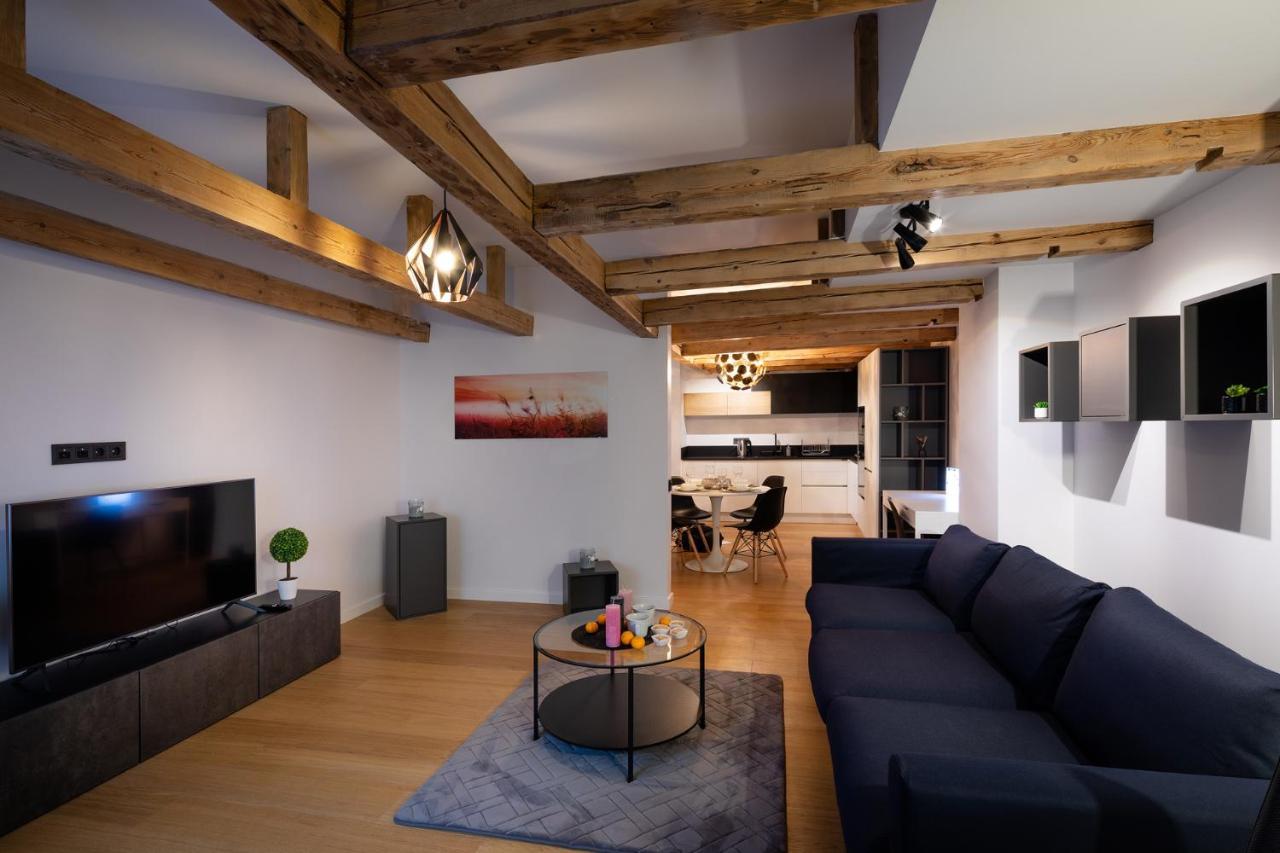 Merkela Loft Apartment Beside Vermanes Park Рига Экстерьер фото