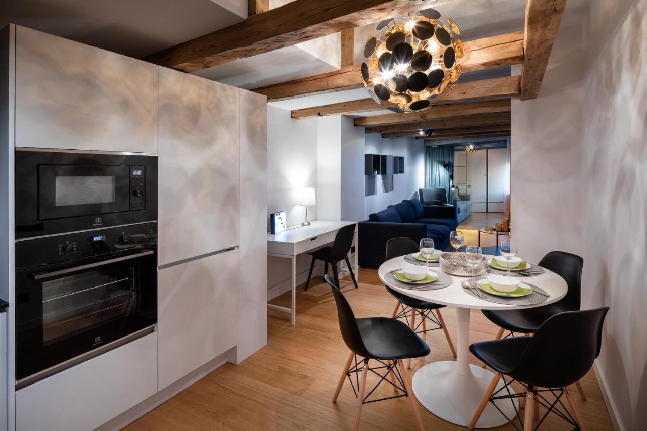Merkela Loft Apartment Beside Vermanes Park Рига Экстерьер фото